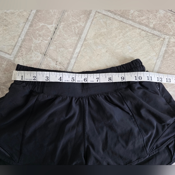 Lululemon Athletica Women's Hotty Hot Low-Rise Lined Short 2.5 - Picture 4 of 7